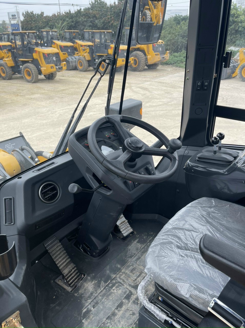 Máy Xúc Lật LiuGong ZL50CN 2 Tầng Đổ - Giải Pháp Tối Ưu Cho Công Trình Đổ Cao